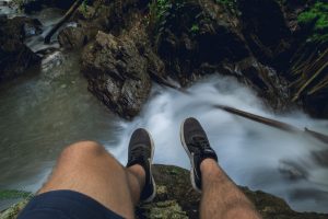 Füße am Bang Pae Wasserfall